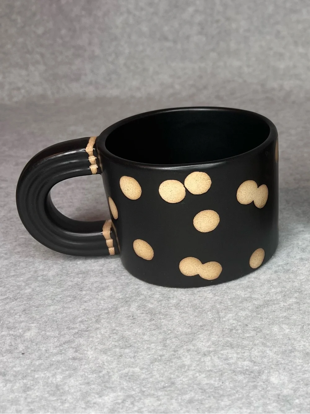 West Elm Ceramic Stoneware 2 Mug Set Black Tan Boho Modern Polka Dots/Stripe